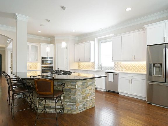 3rd image of 8607 Stonechase Dr
