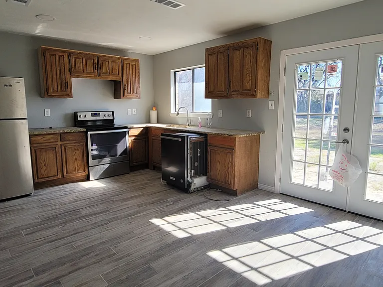 6904 Misty Glen Ct — Photo 15