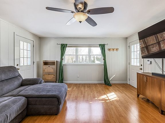 2nd image of 10 Metropolitan Ave
