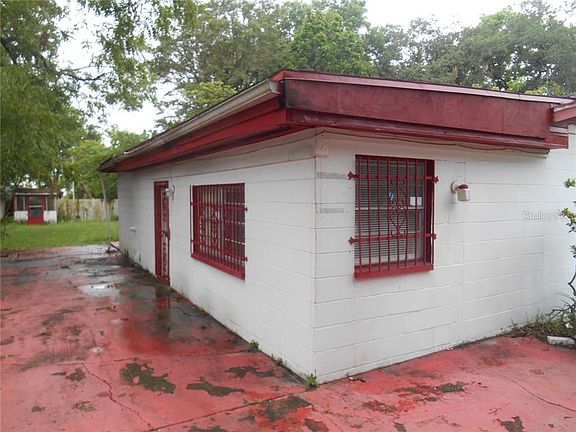 3rd image of 1440 Montrose Ave
