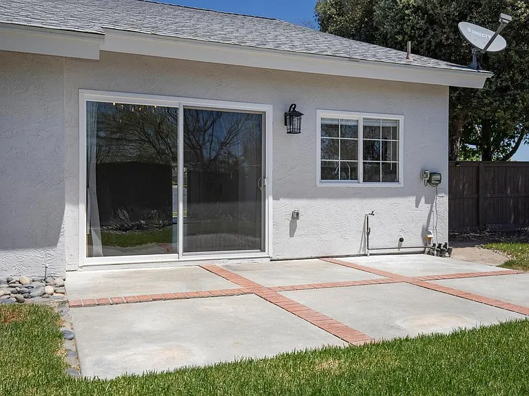 2975 Lexington Cir — Photo 26