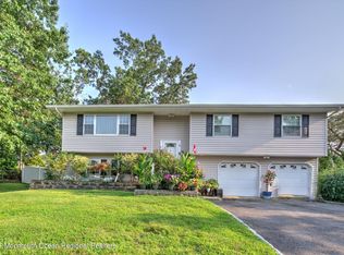 6 Bamberry Ln, Toms River, NJ