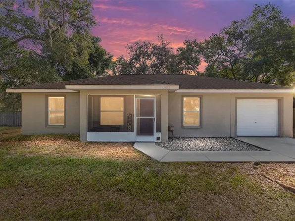 5855 SE 158th Ct, Ocklawaha, FL 32179