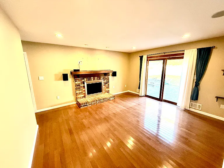 315 Ashford Rd — Photo 8