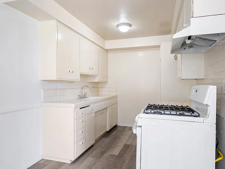 208 E Chevy Chase Dr #1 — Photo 8