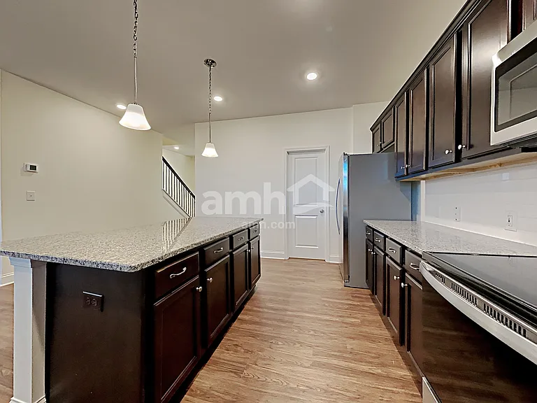 144 Twin River Dr — Photo 6