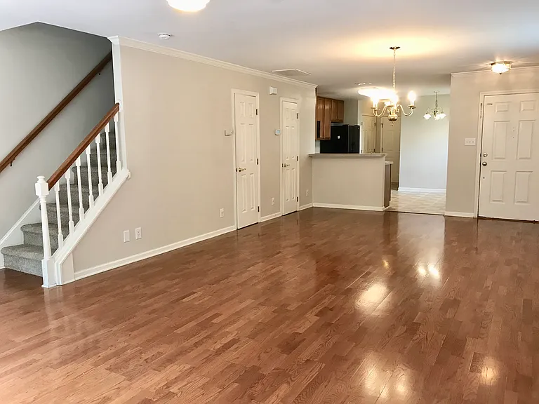 301 Intern Way — Photo 8