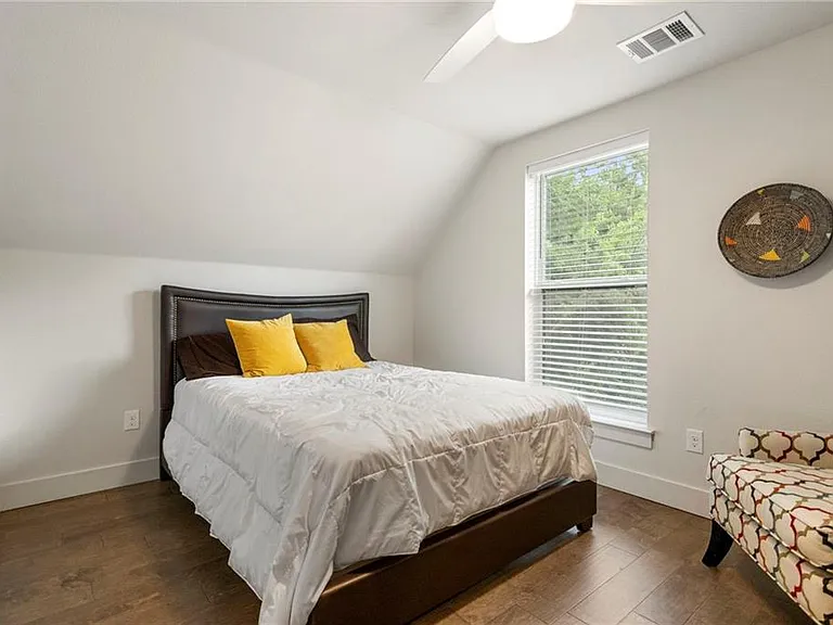 1412 Perez St #1 — Photo 15