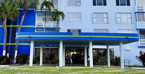 4th image of 4001 Hillcrest Dr APT 909