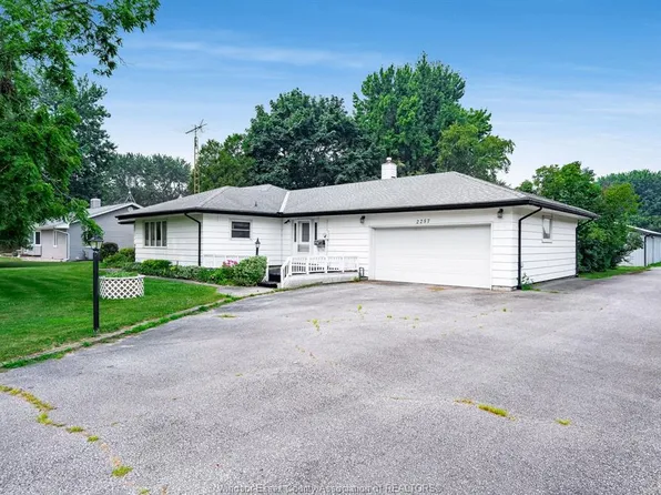2257 Division Rd N, Kingsville, ON N9Y 2Z4
