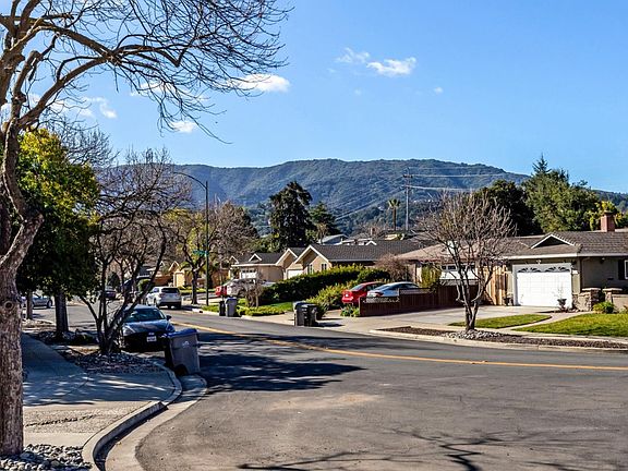 3rd image of 5314 Lenora Ave