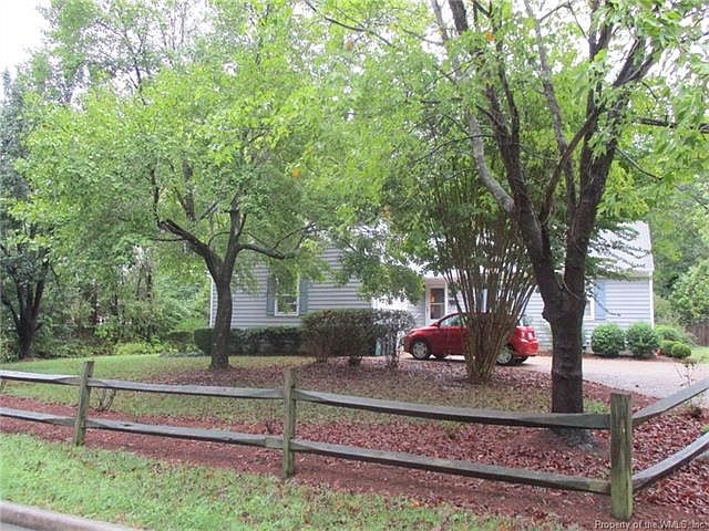 1st image of 105 Patrick Henry Dr