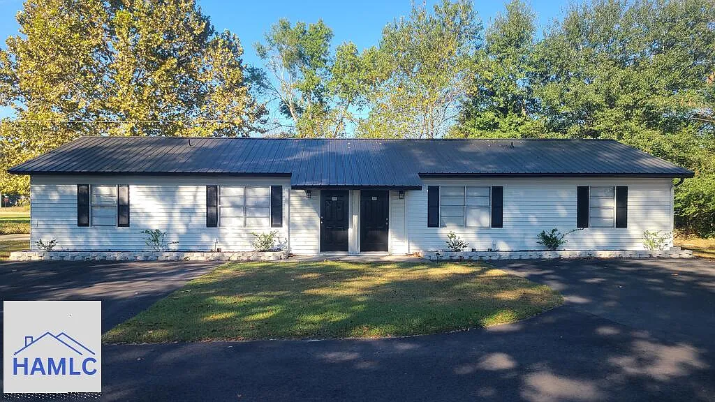 2 bed, 1.0 bath, 840 sqft, $995 — Photo 1