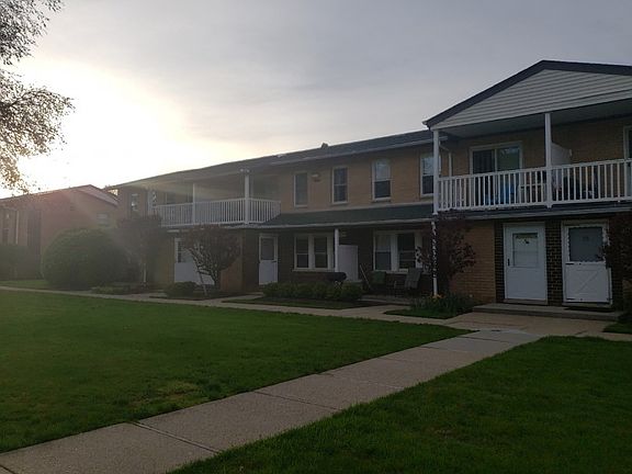 3rd image of 53 Artist Lake Dr