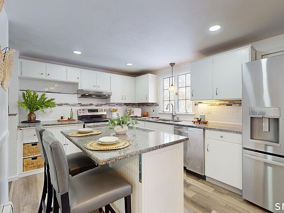 3rd image of 5 Williamsburg Road