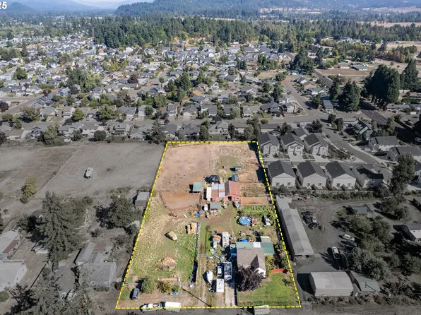 945 S 43rd St, Springfield, OR 97478