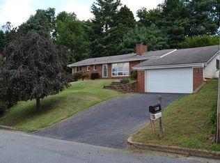 6843 Fair Oaks Rd, Roanoke, VA 24019