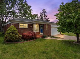 11438 Edgeton Dr, Warren, MI 48093