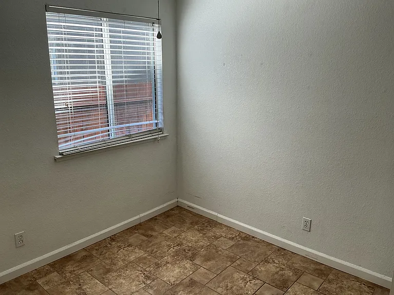 913 Woodland Dr — Photo 13