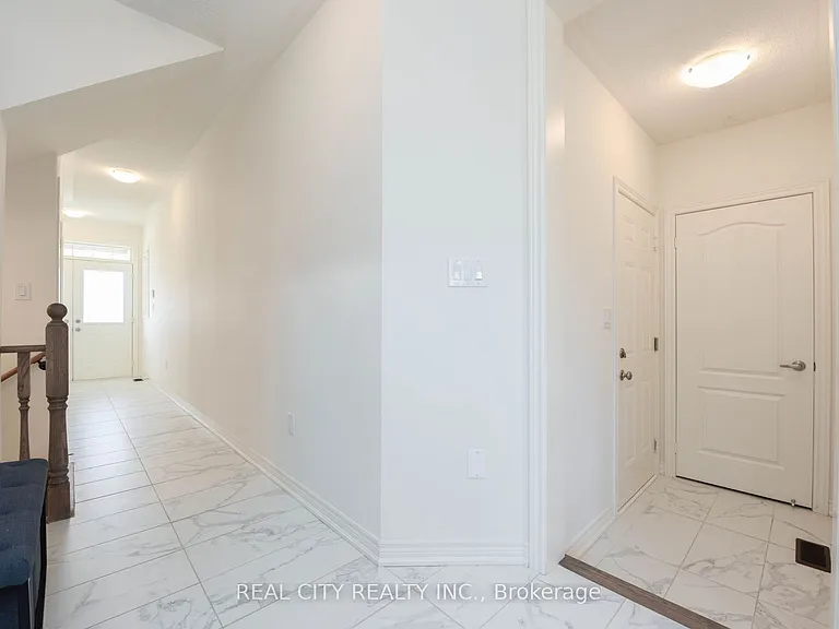 38 Silver Meadow Gdns — Photo 12