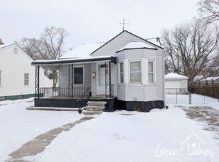 18923 Elkhart St, Harper Woods, MI 48225