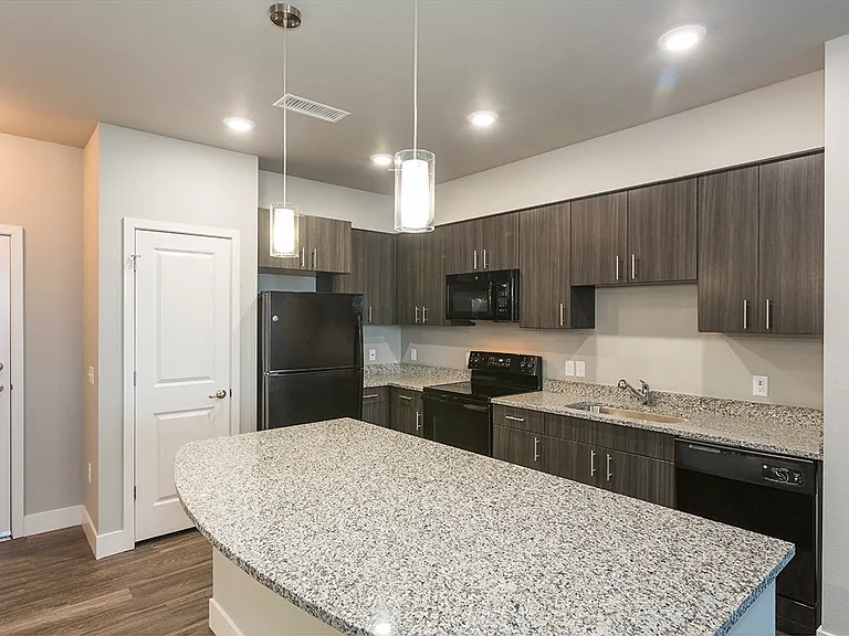 The Overlook at Interquest Apartments — Photo 12