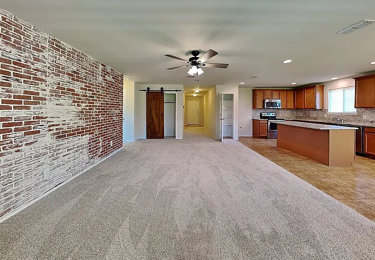 1112 Rivers Creek Ln — Photo 2
