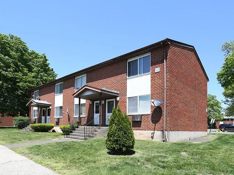 Parkside Apartments — Photo 5