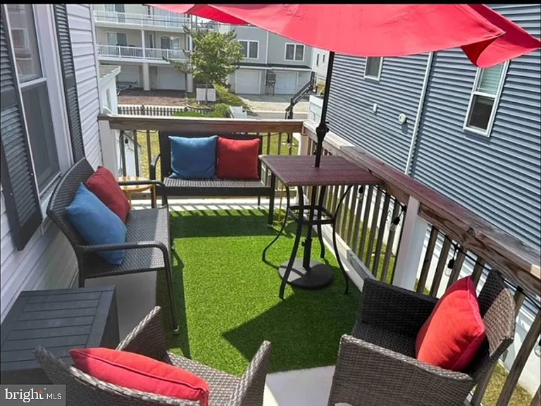 1335 Simpson Ave — Photo 11