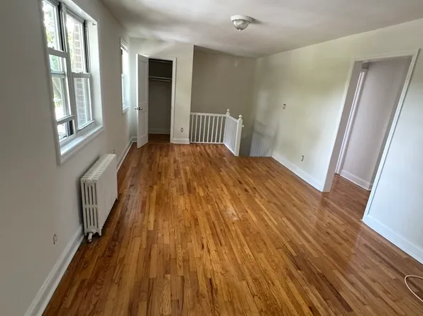 224-16 67th Ave, Oakland Gardens, NY 11364