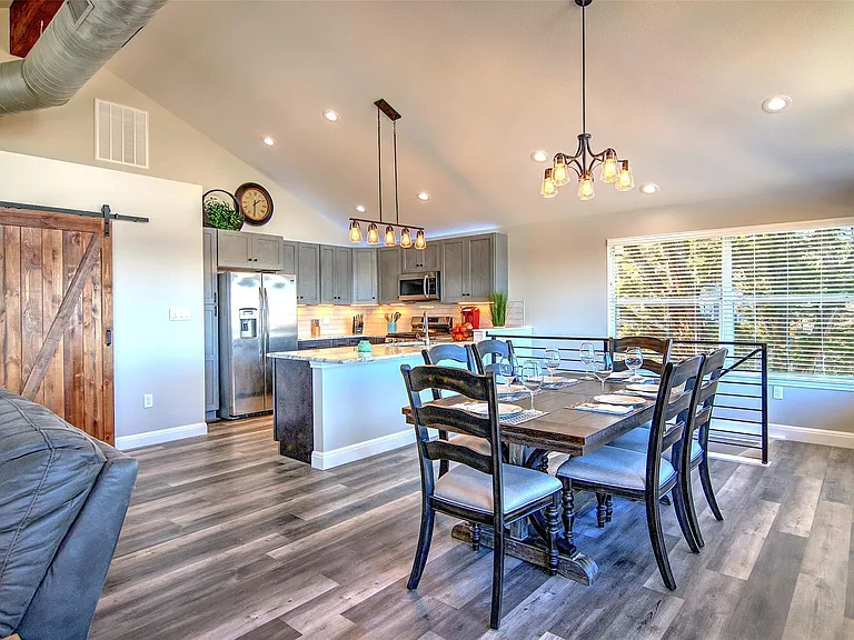 1526 Lakeside Dr W — Photo 11