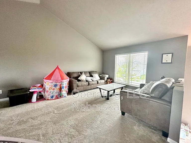 7605 N 92nd Ave — Photo 4
