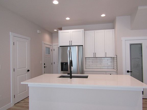 3rd image of 306 186th St E