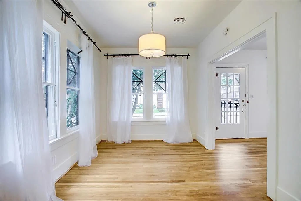 1 bed, 744 sqft, $2,050 — Photo 3