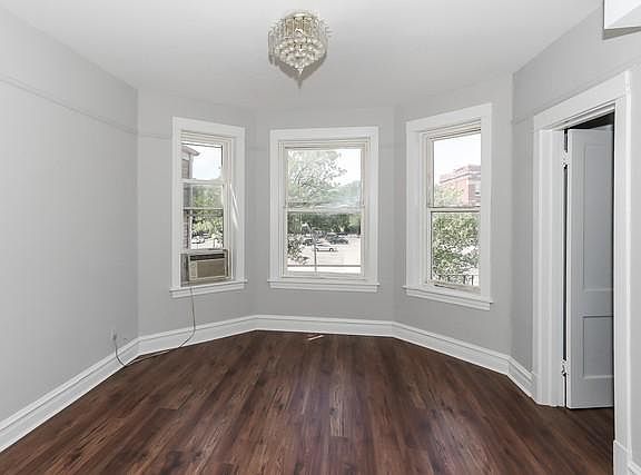 3rd image of 2507 N Lowell Ave