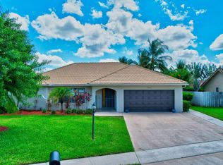 9040 Red Oak Ln, Boca Raton, FL 33428