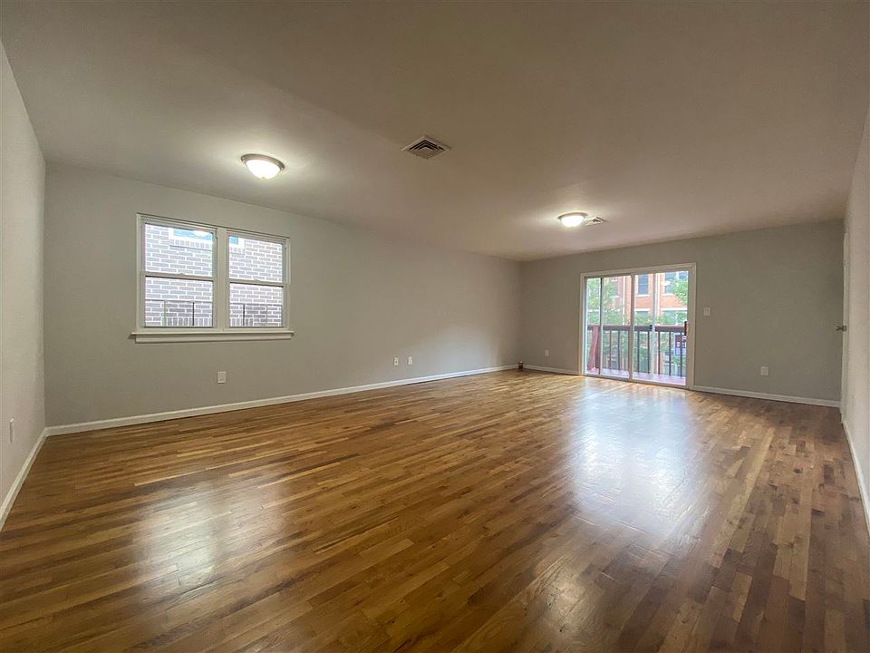 1st image of 134 Essex St APT 1