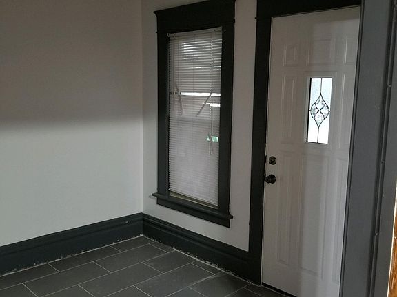 2nd image of 829 N Seymour Ave