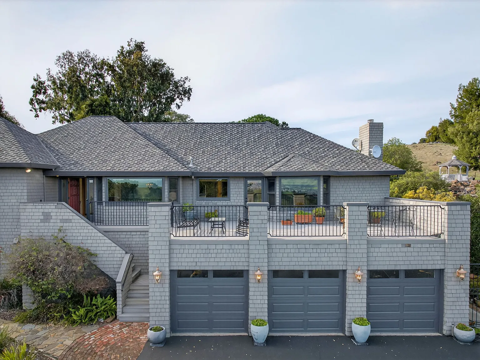 Stunning 5 Bedroom Home with Breathtaking Views in Morgan Hill! — Photo 2