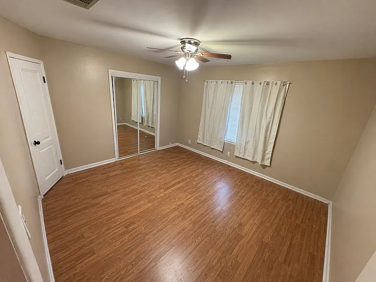 2307 Oliver Ave — Photo 3