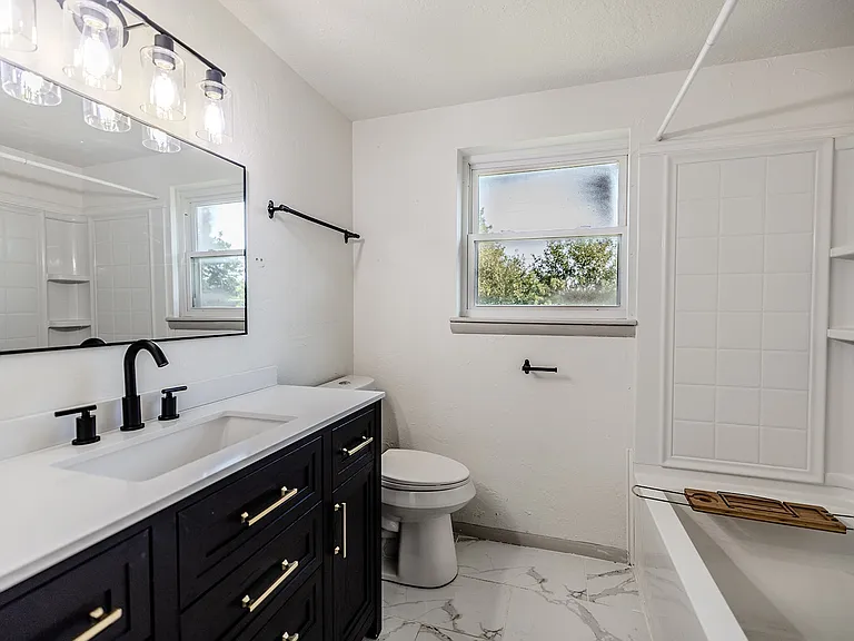 912 SW 5th St — Photo 10