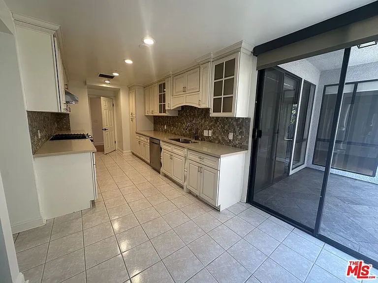 324 N Palm Dr #206 — Photo 18