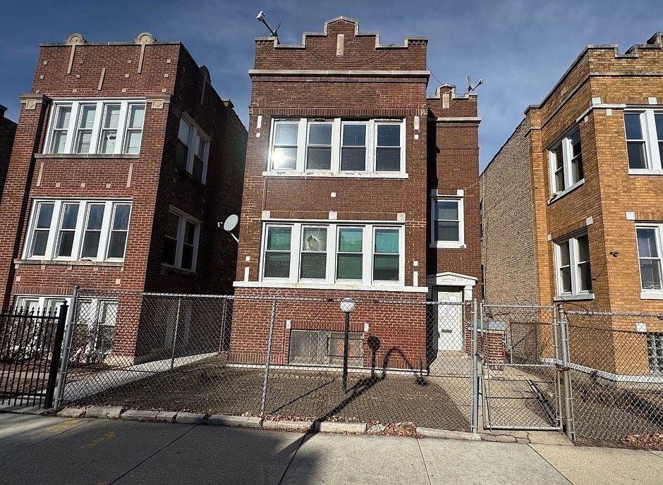1st image of 5518 W Congress Pkwy