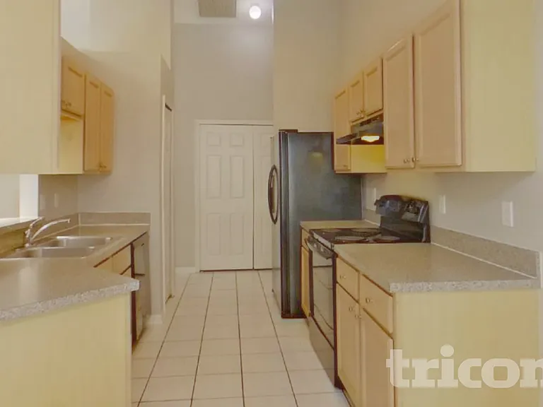 11509 Twin Oaks Trl — Photo 8