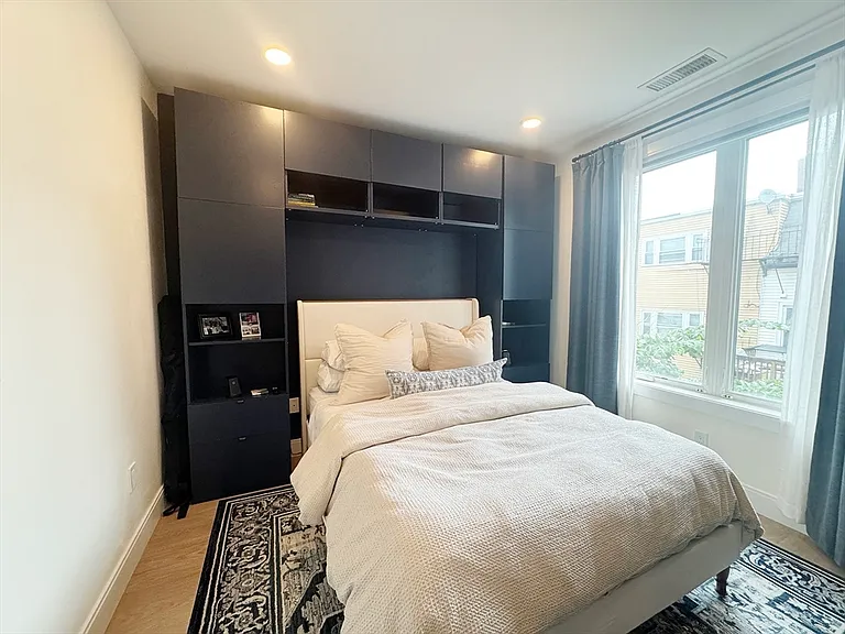 277 Border St #402 — Photo 7
