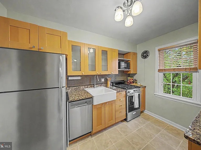 6607 Potomac Ave #C2 — Photo 8