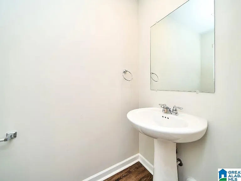 211 Driftwood Ln — Photo 8