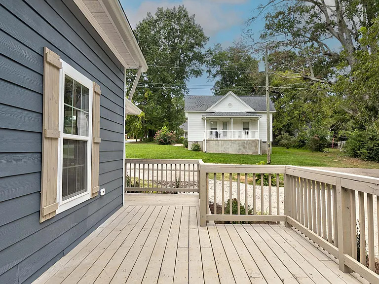 802 Mill St — Photo 16