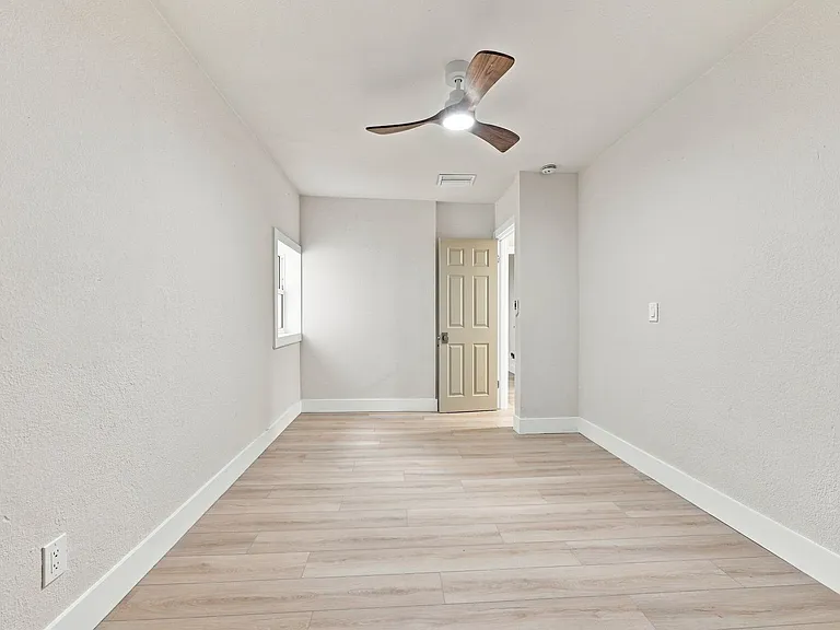 1161 Howard St — Photo 23
