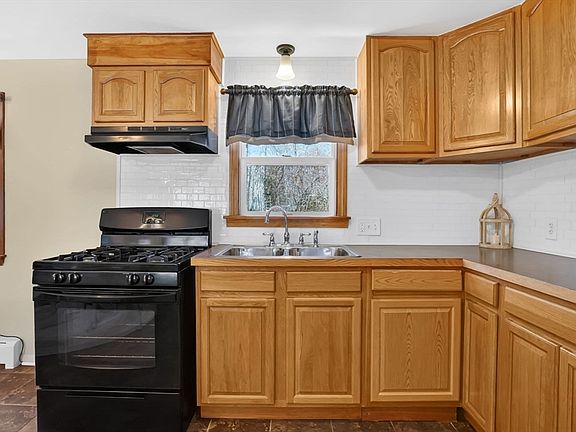 2nd image of 70 Quentin Rd